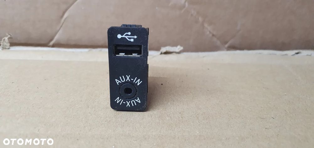 Gniazdo port AUX USB BMW I F20 9229246 - 1