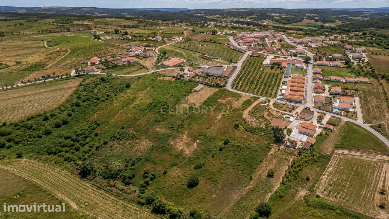 Terreno com PIP aprovado | 3.680 m² | Vista Serra de Montejunto - Grande imagem: 2/11