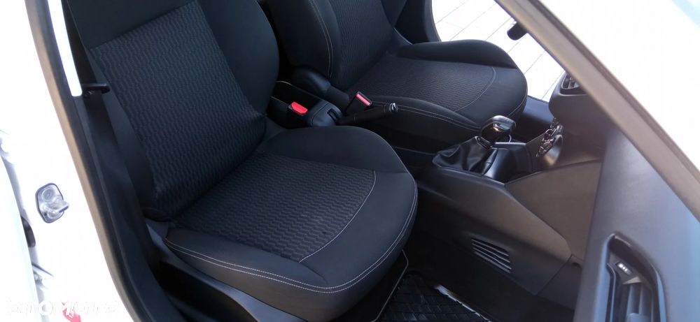 Peugeot 208 - 16