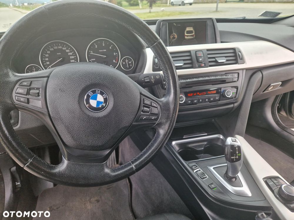 BMW Seria 3 320d xDrive - 21