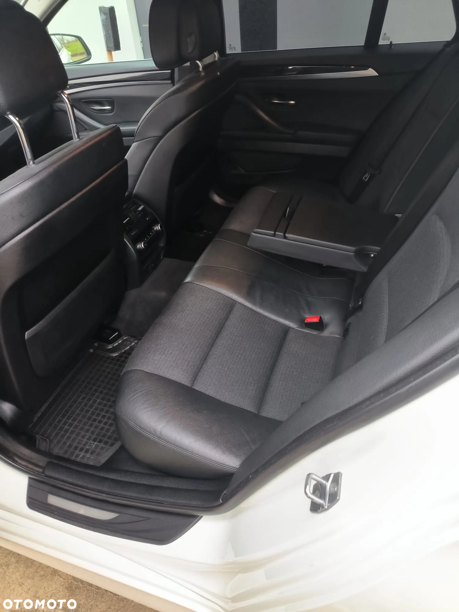 BMW Seria 5 528i xDrive - 16