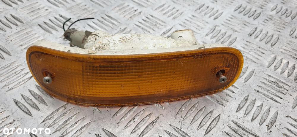 Nissan Terrano II Kierunkowskaz Zderzaka Prawy Przód - 1