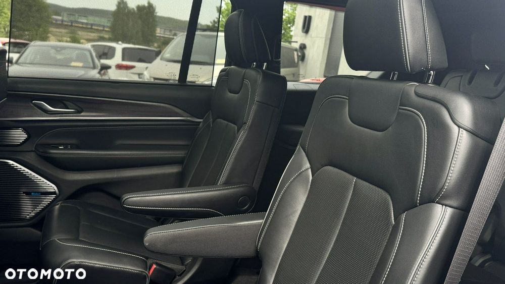 Jeep Grand Cherokee - 26