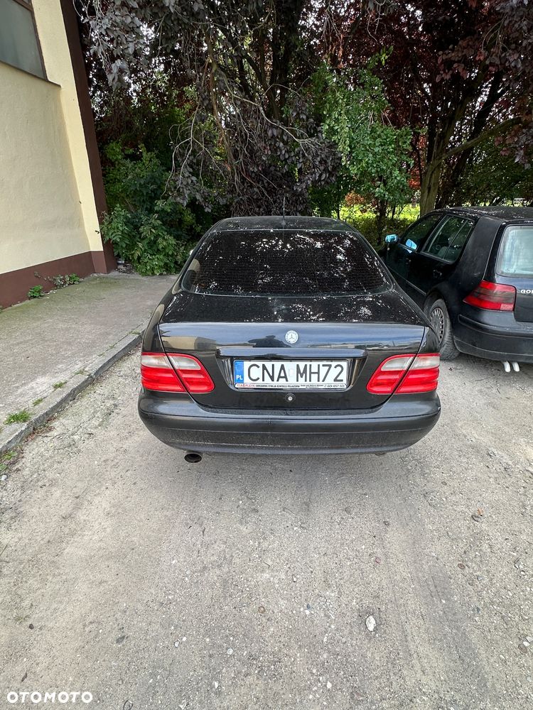 Mercedes-Benz CLK - 12