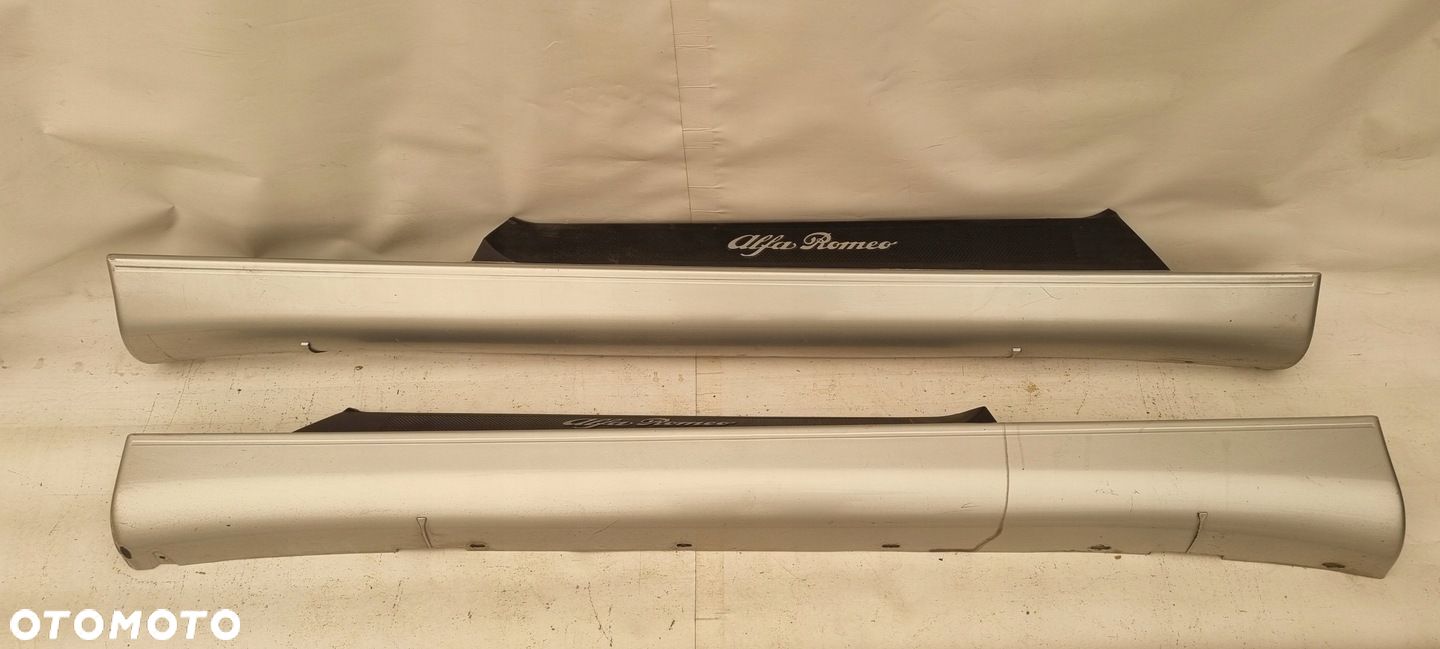 ALFA ROMEO SPIDER LISTWA PROGOWA LEWA PRAWA - 1