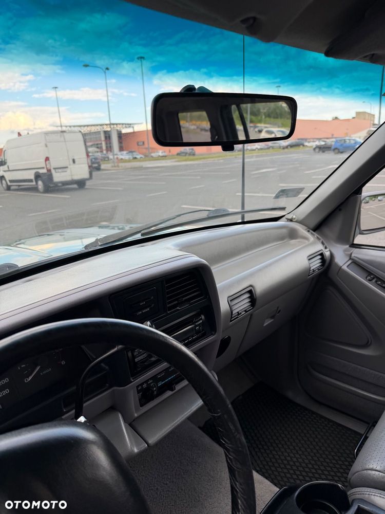 Ford Explorer Standard - 7