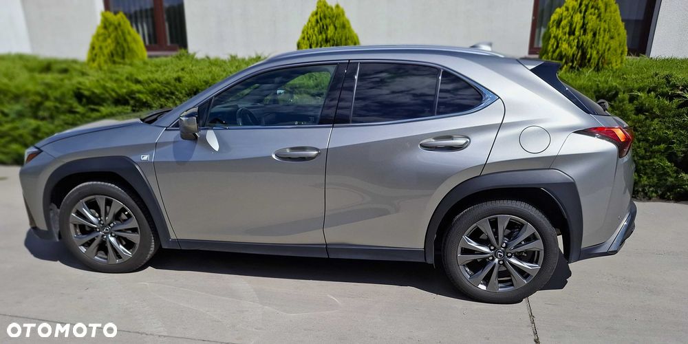 Lexus UX - 3