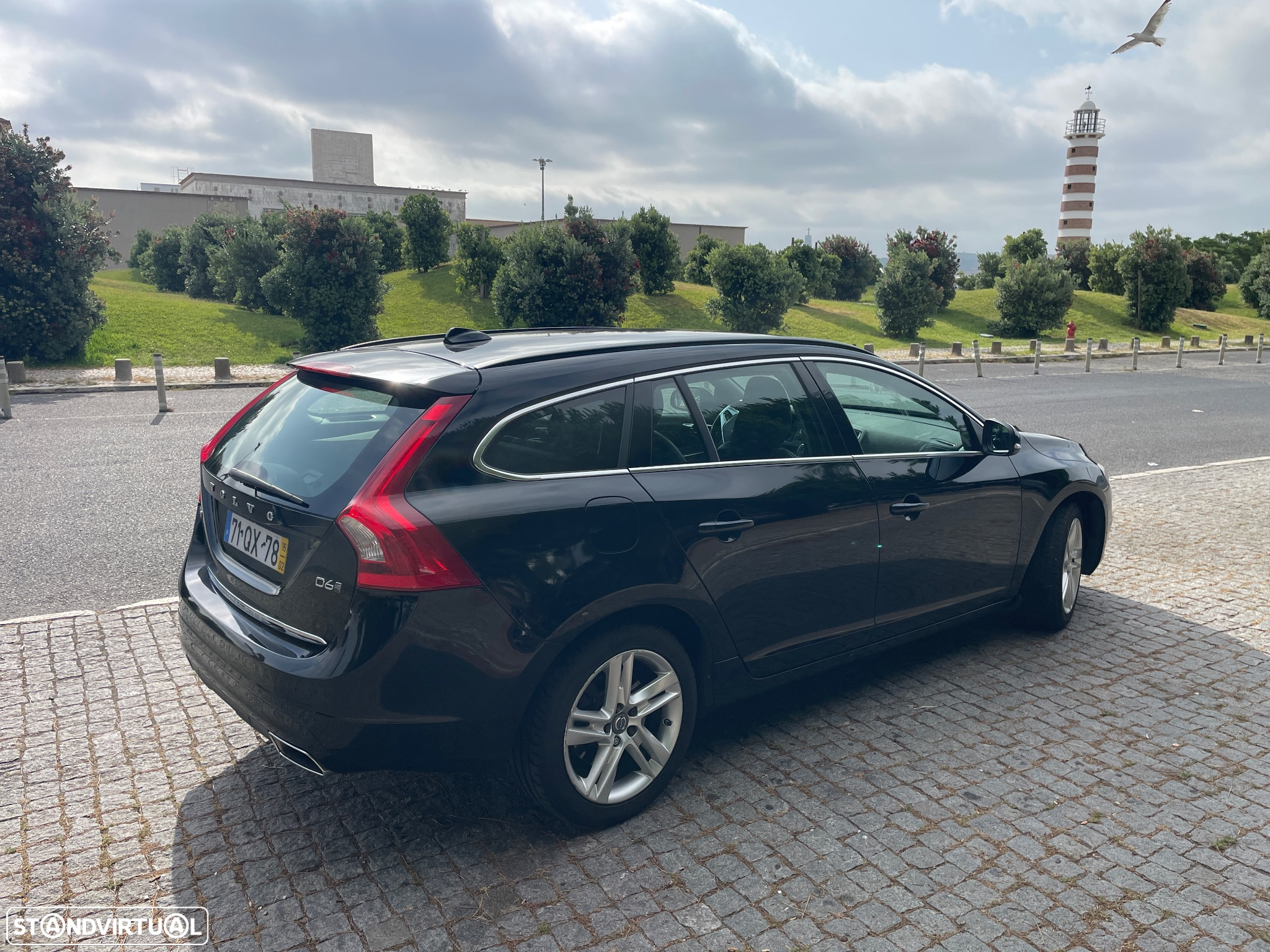 Volvo V60 2.4 D6 Momentum AWD Phev - 4