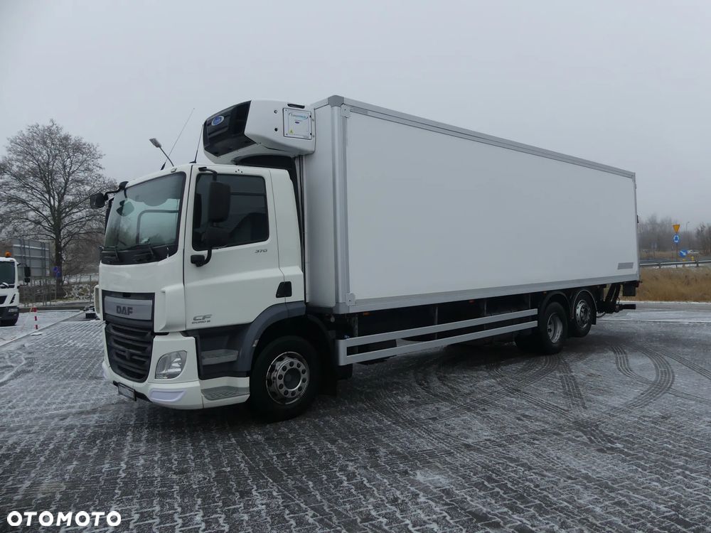 DAF CF 370 / 6x2 / CHŁODNIA 9.40 + WINDA / EURO 6 / CARRIER SUPRA 850 / - 6