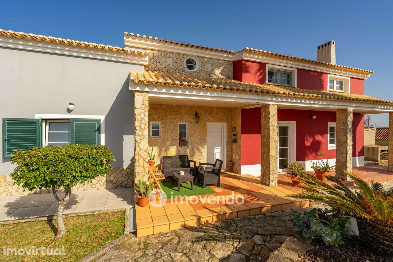 Moradia T3+1 com terreno com jardim, piscina e garagem, em Alenquer - Grande imagem: 2/60