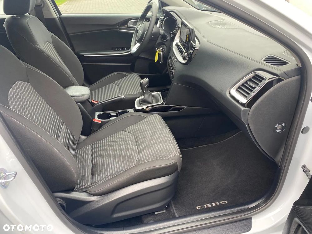 Kia Ceed - 26