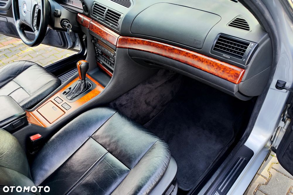 BMW Seria 7 740i V8 - 30