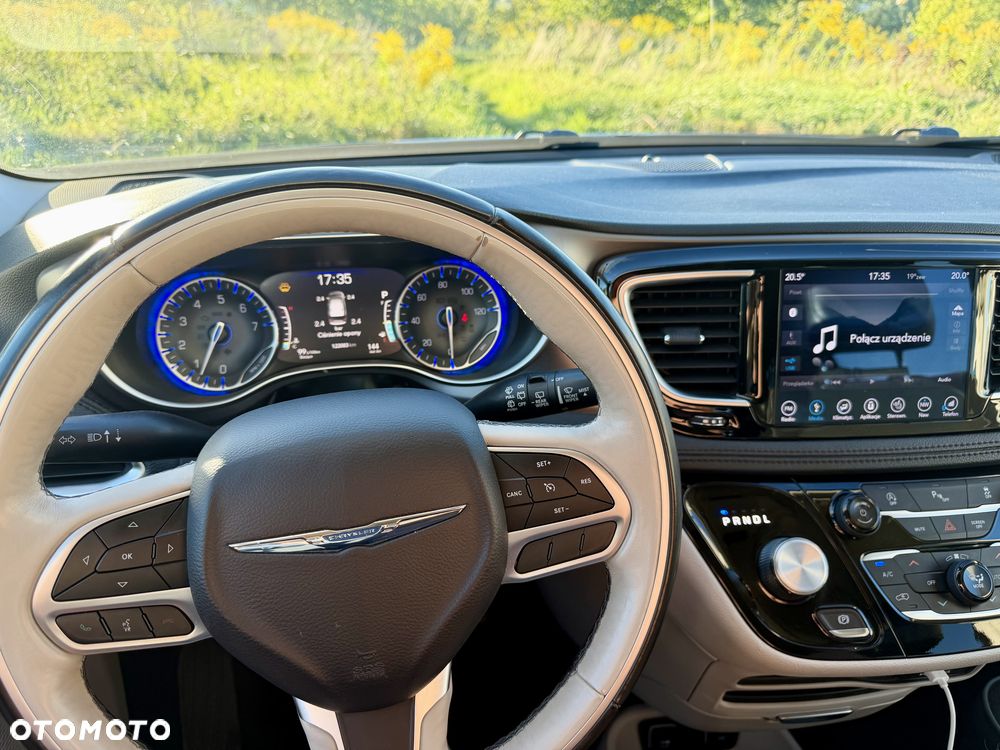 Chrysler Pacifica - 11