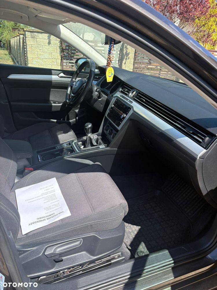Volkswagen Passat 1.6 TDI BMT Trendline - 12