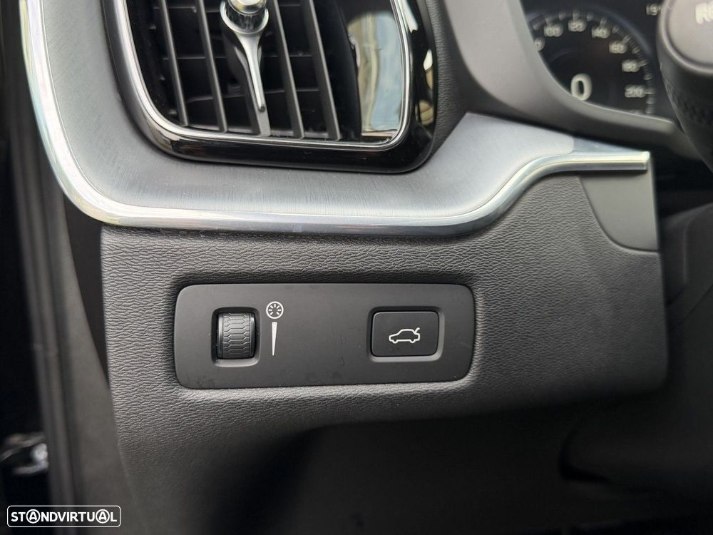 Volvo XC 60 2.0 D4 Momentum Plus Geartronic - 25