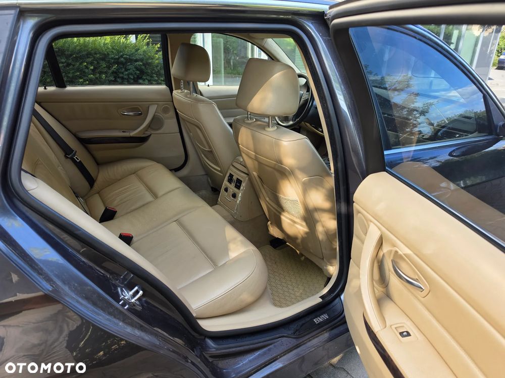 BMW Seria 3 325i - 9