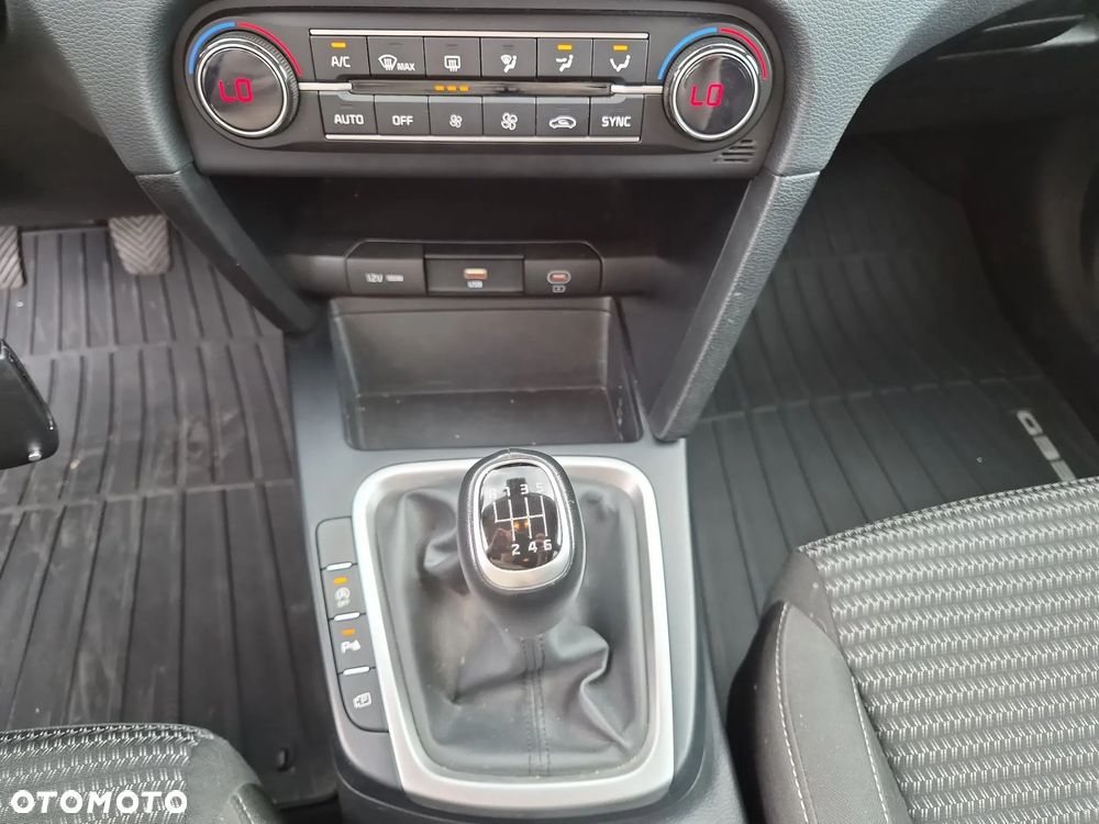 Kia XCeed 1.5 T-GDI M - 14