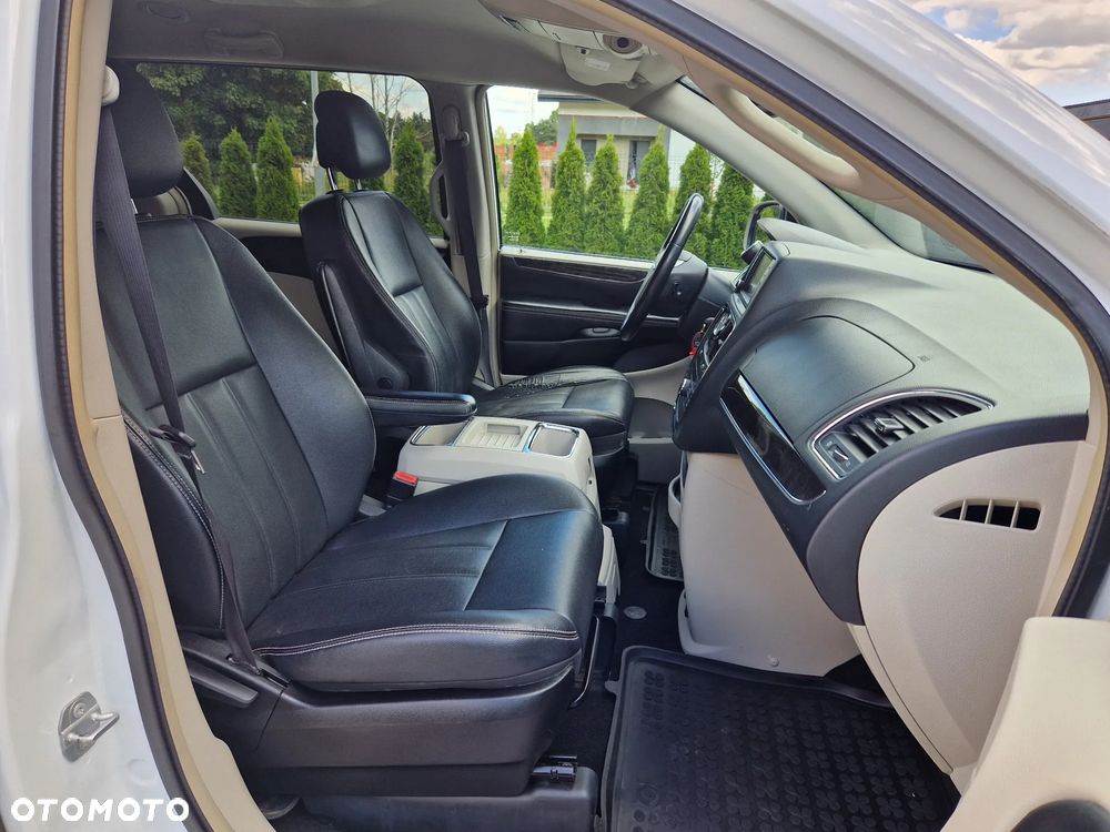 Chrysler Town & Country 3.6 Limited - 20