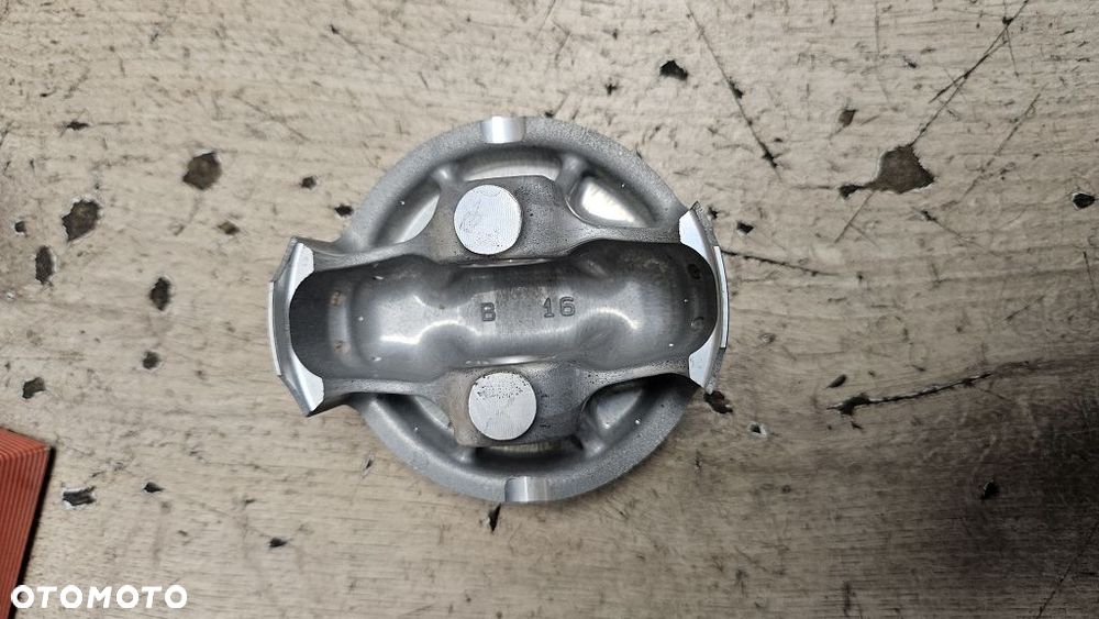 Oryginalny Tłok Yamaha YZF R1 RN22 (09-14)  14B-11631-00 - 4