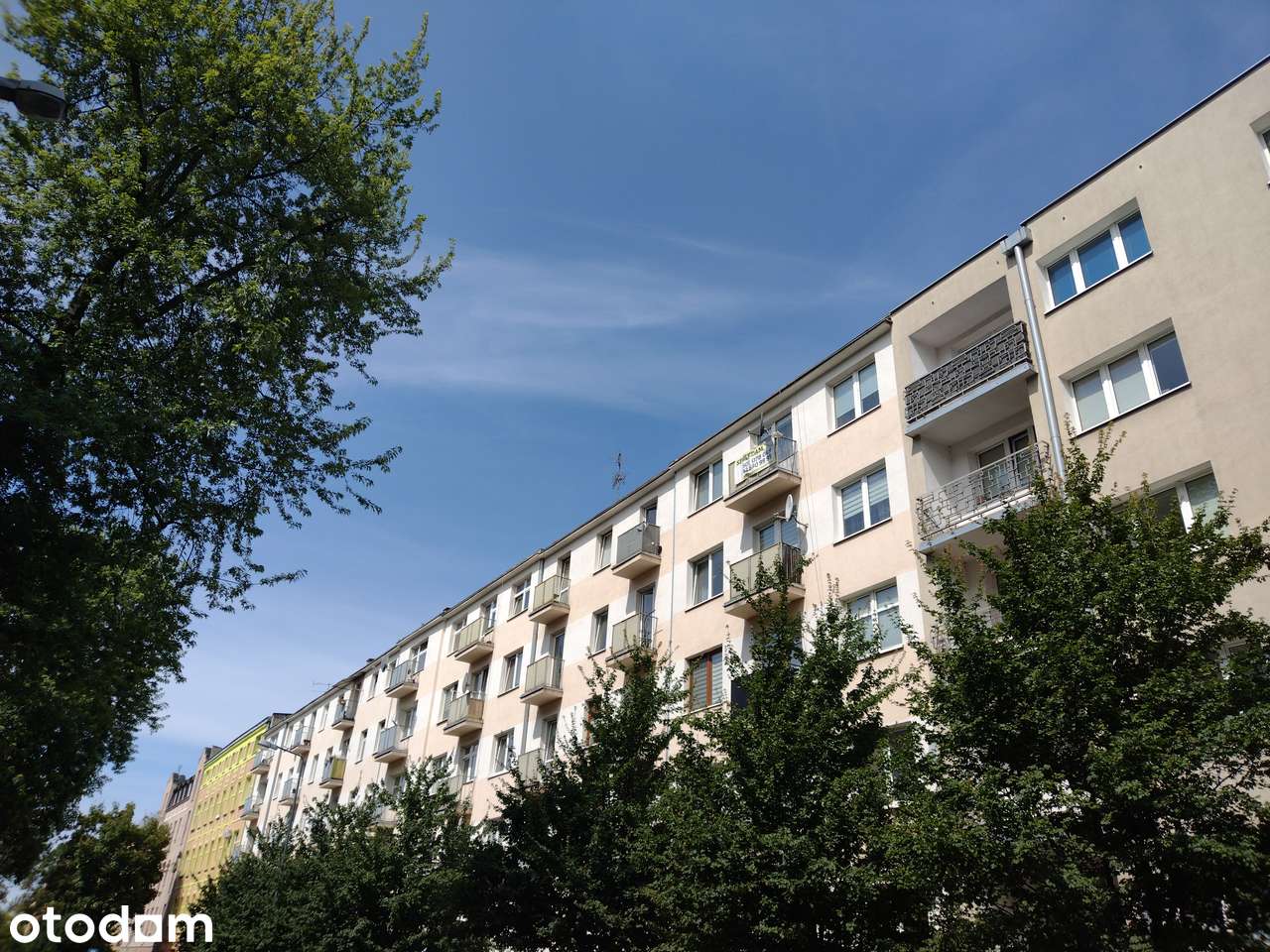 Rejon Placu Hallera/ mieszkanie w bloku z balkonem