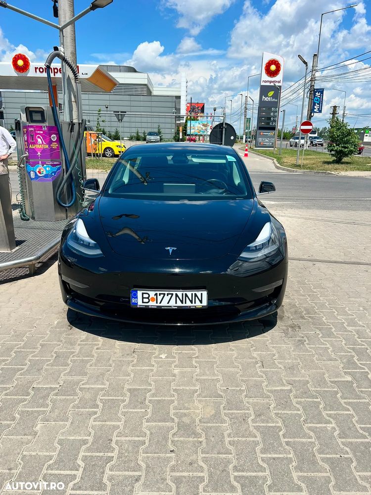 Tesla Model 3 - 1