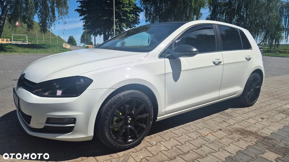 Volkswagen Golf - 1