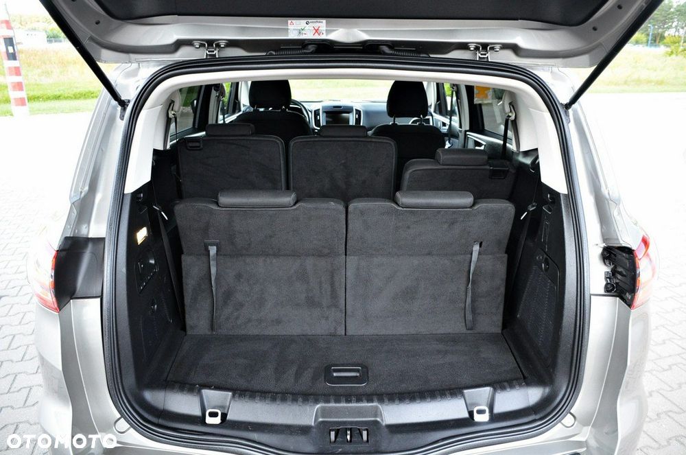 Ford S-Max - 12