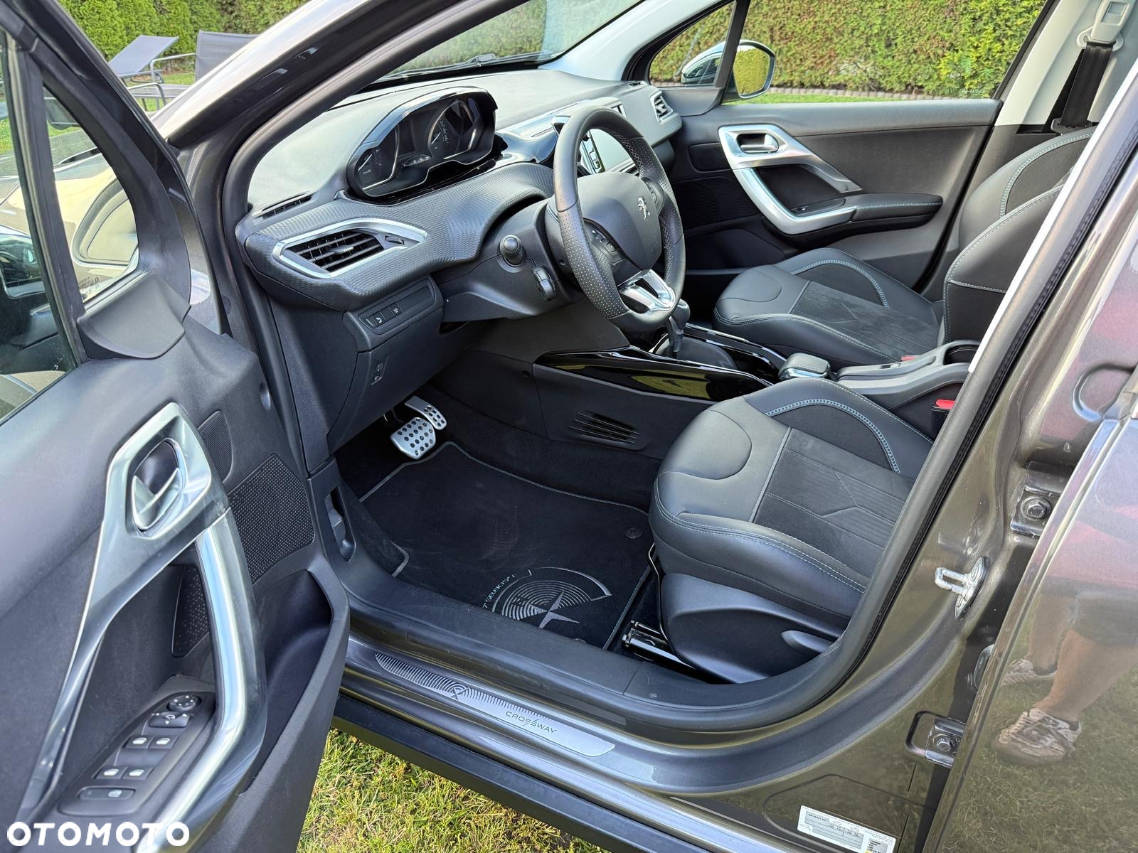 Peugeot 2008 1.2 Pure Tech GPF Allure S&S EAT6 - 16