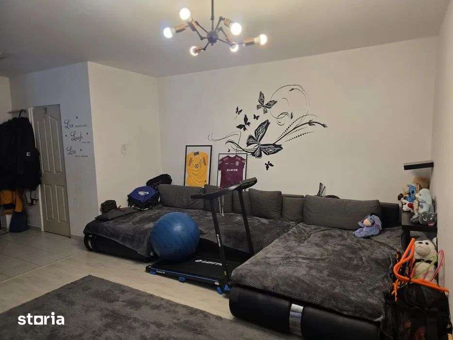 Apartament cu 3 camere, 70 mp, parcare, balcon, zona Tineretului — fotografia 1