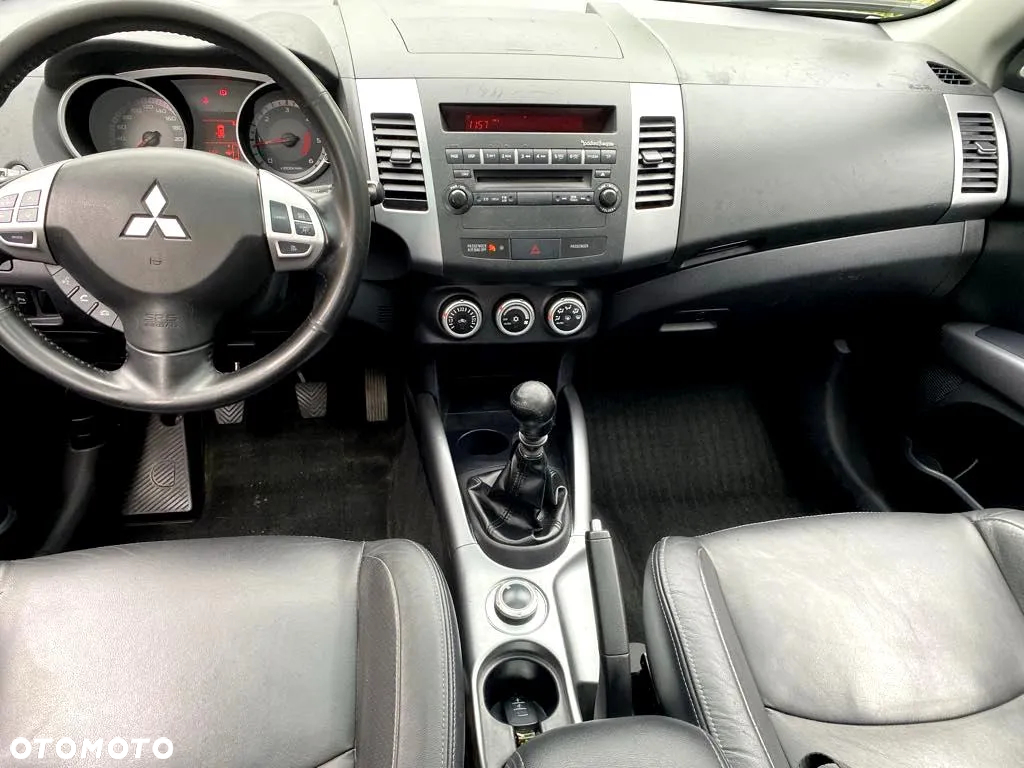 Mitsubishi Outlander 2.0 DID Instyle NAVI - 12