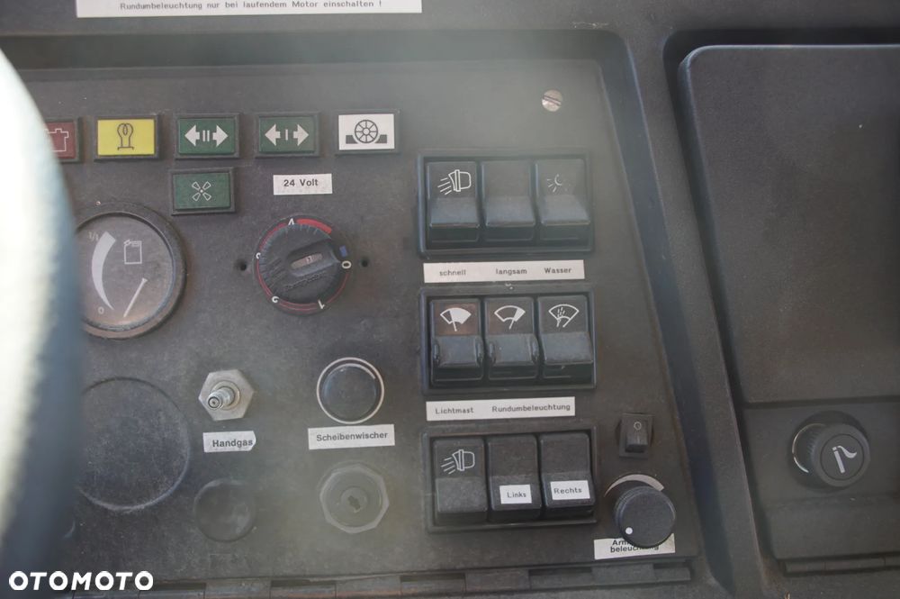 Auto na części - Magirus-Deutz 170D11 FA 8.4 188 KM F6L413 1978R Silnik Skrzynia Drzwi Zabudowa Pompa Szyba Lampa Lusterko Deska Kokpit Licznik Fotel - 14