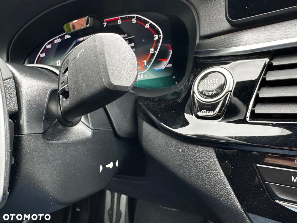 BMW Seria 5 M550i xDrive sport - 21