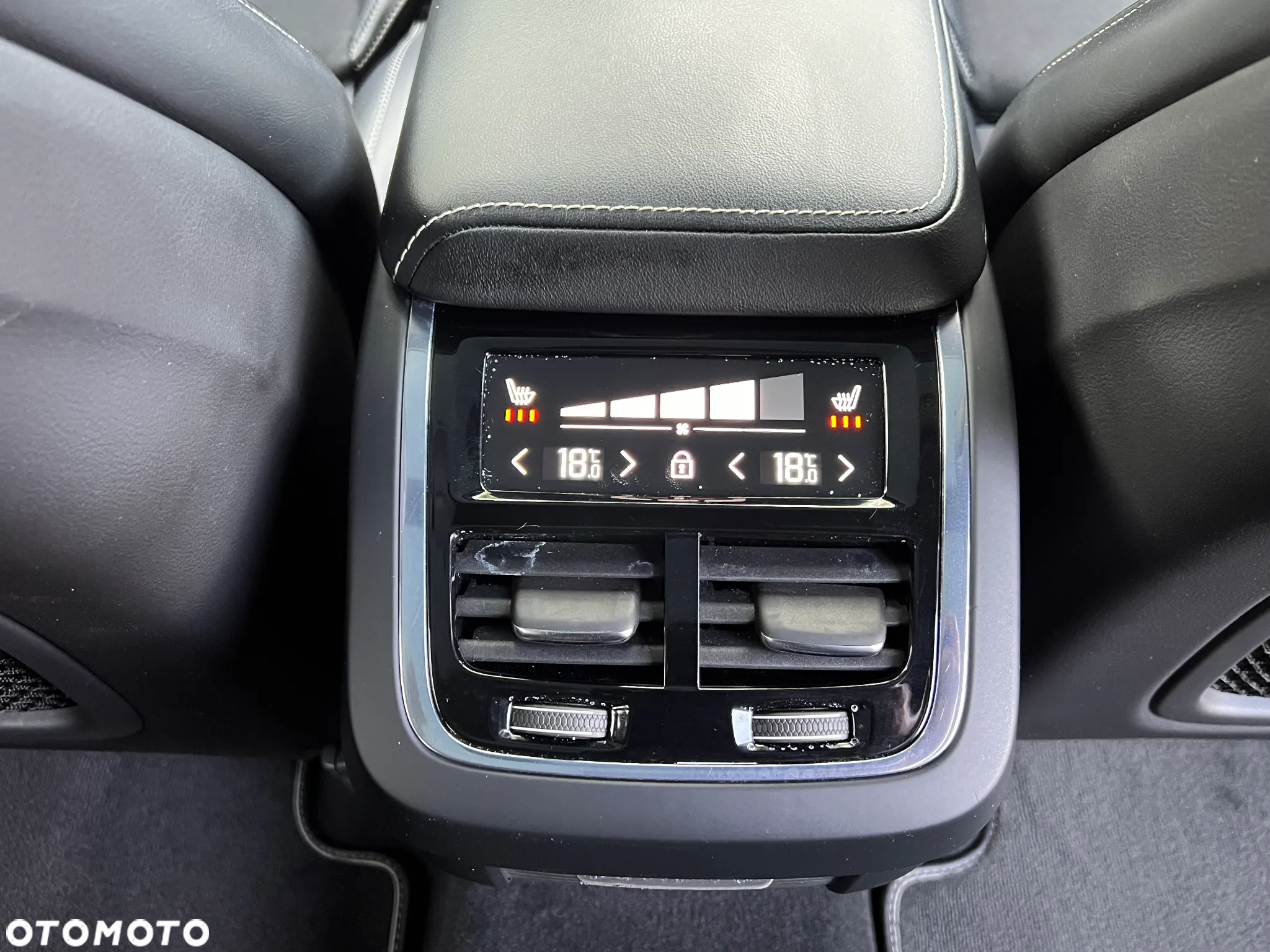Volvo XC 60 D5 AWD R-Design - 28