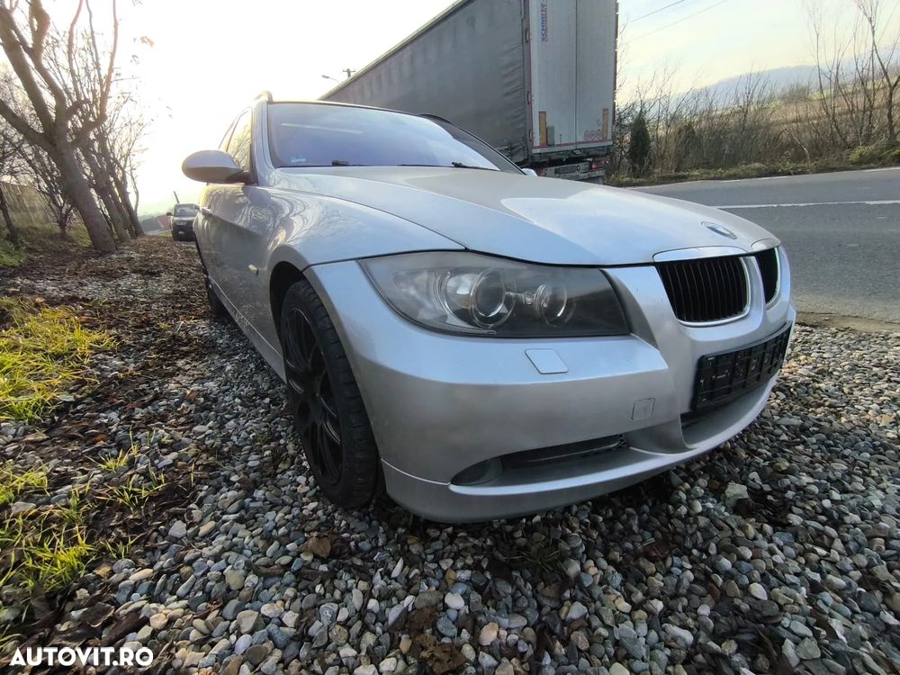 BMW Seria 3 320i Touring - 11
