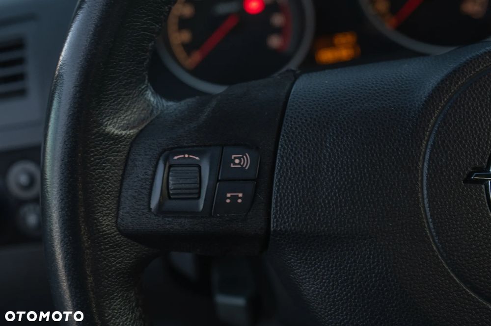 Opel Astra III GTC 1.6 Enjoy - 24