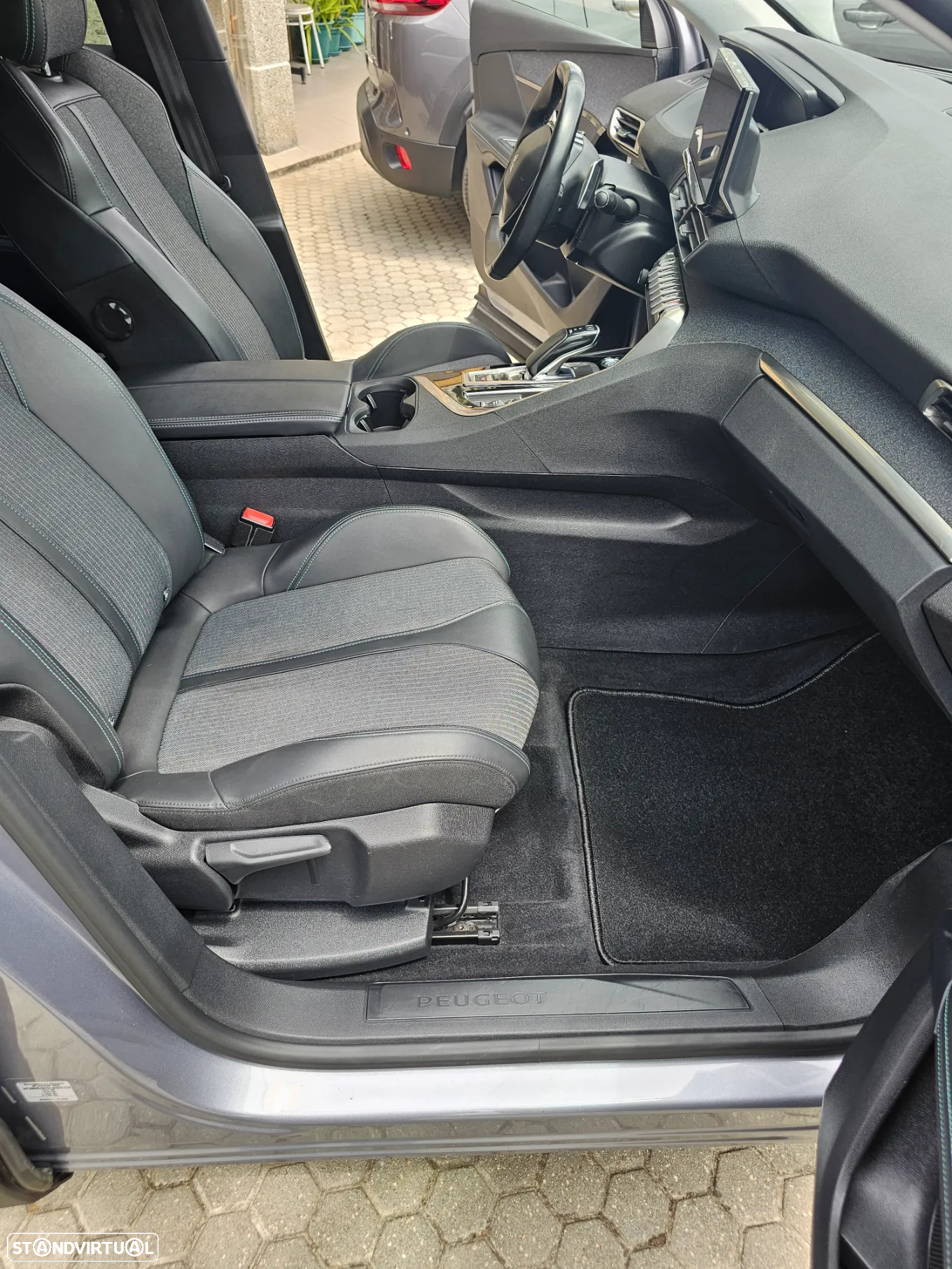 Peugeot 3008 1.6 Hybrid Allure e-EAT8 - 19