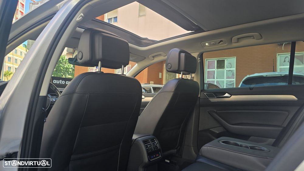 VW Passat Variant 2.0 TDI Highline DSG 4Motion - 23