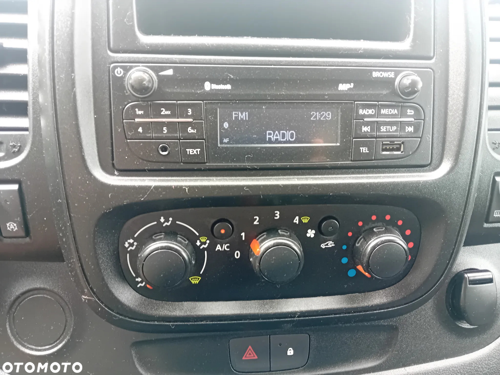 Opel Vivaro - 24