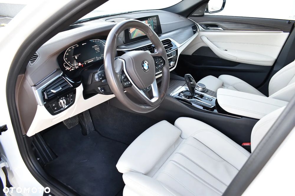 BMW Seria 5 530e iPerformance xDrive Luxury Line sport - 18