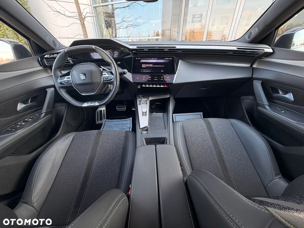 Peugeot 308 180 e-EAT8 GT - 31