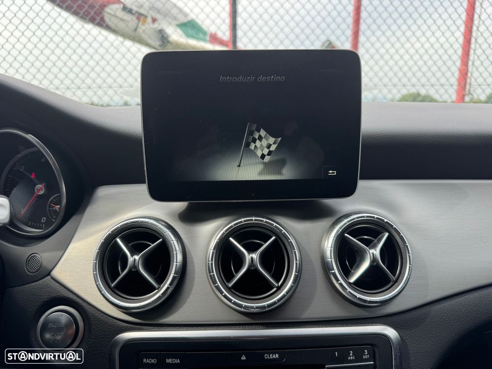 Mercedes-Benz CLA 220 d AMG Line Aut. — fotografia 23