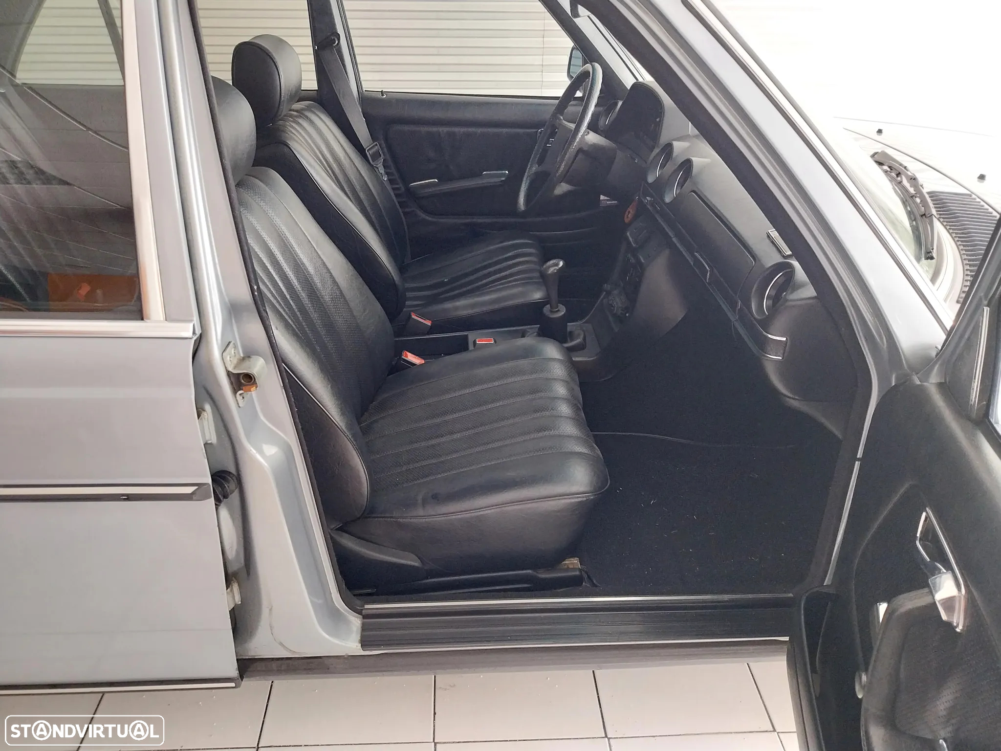 Mercedes-Benz 300 D - 8