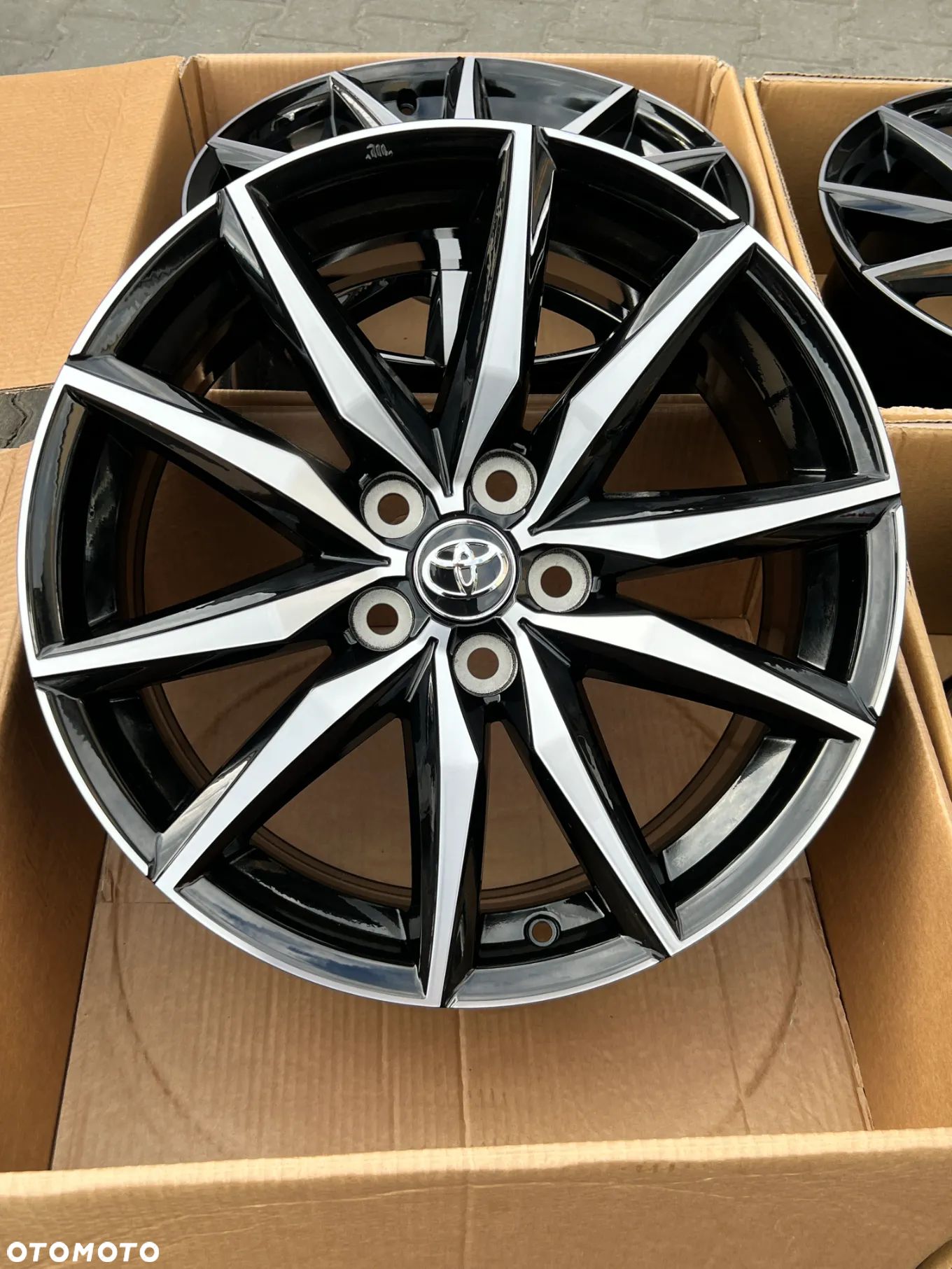Nowe Oryginalne felgi Toyota CHR Corolla Yaris Cross Avensis RAV 4 Camry 18'' GR - 1