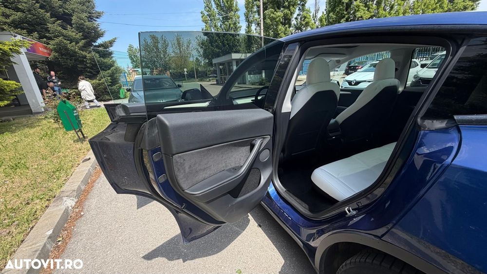 Tesla Model Y - 18