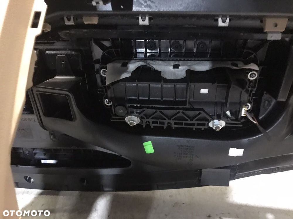 DESKA ROZDZIELCZA konsola kokpit pulpit poduszki airbag pasy KOMPLET ORYGINALNY VW Passat B7 - 5