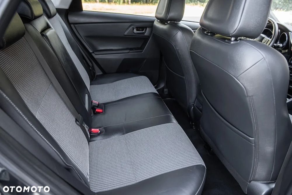 Toyota Auris 1.6 D-4D Design Edition - 19