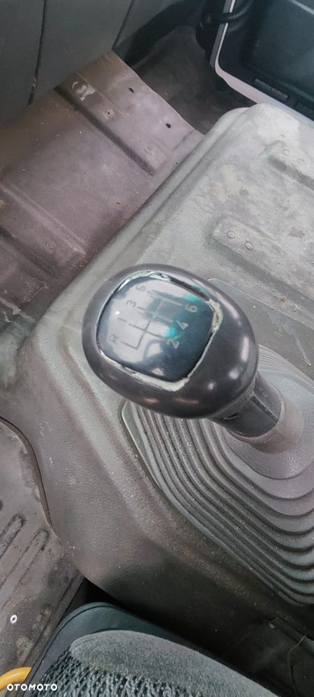 Mercedes-Benz 1827 - 13