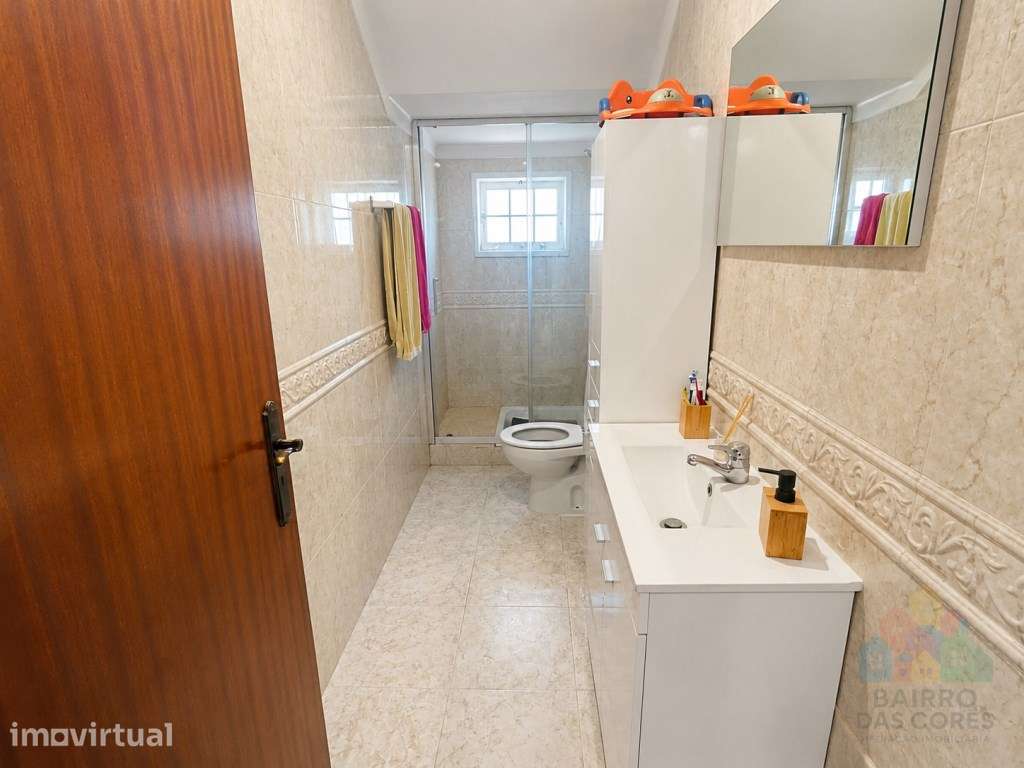 Moradia T4 isolada com terreno e piscina em Tomar - Grande imagem: 3/16
