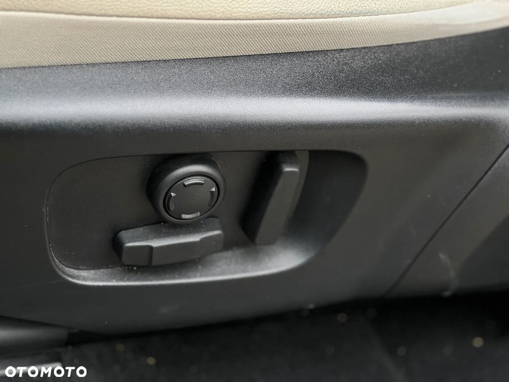Land Rover Discovery Sport - 28