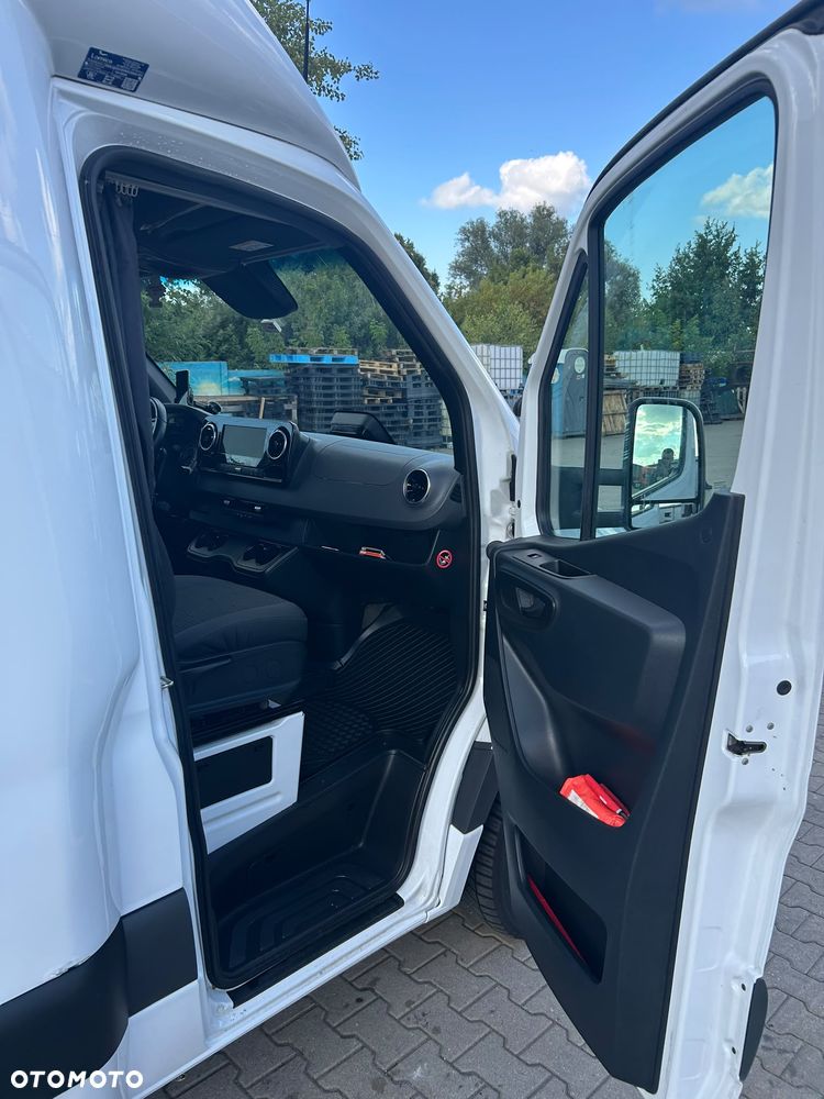 Mercedes-Benz Sprinter - 10